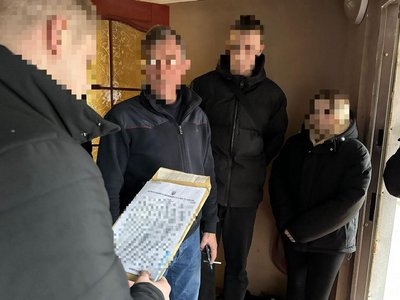 Шахрайство під виглядом благодійних внесків: аферисти з Київщини та Житомирщини ошукали людей на 11 млн грн Шахрайство під виглядом благодійних внесків: аферисти з Київщини та Житомирщини ошукали людей на 11 млн грн