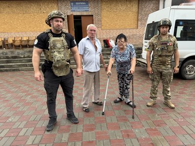 “Дороги контролюють дрони”: як “Білий Янгол” евакуює людей з Донеччини “Дороги контролюють дрони”: як “Білий Янгол” евакуює людей з Донеччини