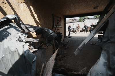 Пошкоджений гараж внаслідок удару росіян по Салтівському району Харкова Пошкоджений гараж внаслідок удару росіян по Салтівському району Харкова