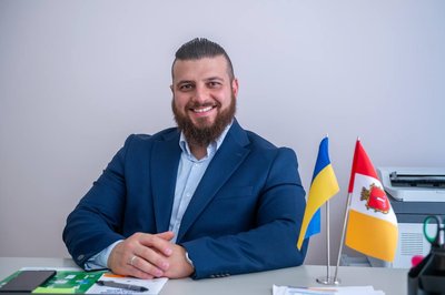 Лікар, що оперує військових безоплатно Лікар, що оперує військових безоплатно