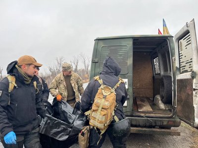 "Через дрони та нові міни — шукати загиблих важче". Як працює пошукова група "Плацдарм" "Через дрони та нові міни — шукати загиблих важче". Як працює пошукова група "Плацдарм"