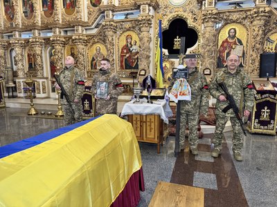 У Полтаві попрощалися із молодшим сержантом Олександром Кримпохою, який загинув на Донеччині У Полтаві попрощалися із молодшим сержантом Олександром Кримпохою, який загинув на Донеччині