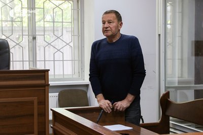 Адвокат підозрюваної у замаху на Стерненка Анатолій Юрченко під час судового засідання в Шевченківському райсуді Києва 2 травня 2025 року Адвокат підозрюваної у замаху на Стерненка Анатолій Юрченко під час судового засідання в Шевченківському райсуді Києва 2 травня 2025 року