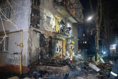 Нічна атака на Одесу: у Хаджибейському районі пошкоджено житлові будинки, є поранені Нічна атака на Одесу: у Хаджибейському районі пошкоджено житлові будинки, є поранені