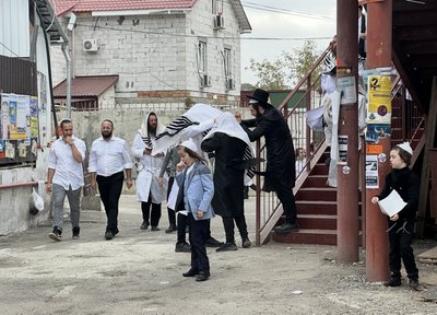 Як виїхати в Ізраїль — не відомо: в Умані хасиди продовжують святкувати новий рік Як виїхати в Ізраїль — не відомо: в Умані хасиди продовжують святкувати новий рік