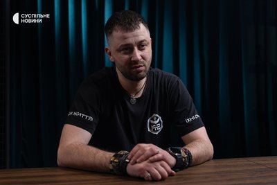 Командир 20-ї окремої бригади безпілотних систем "К-2" Кирило Верес під час інтервʼю Суспільному, Київ, 27 лютого 2026 року Командир 20-ї окремої бригади безпілотних систем "К-2" Кирило Верес під час інтервʼю Суспільному, Київ, 27 лютого 2026 року