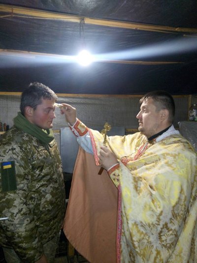 Отець Мар’ян Сеник з військовим Отець Мар’ян Сеник з військовим
