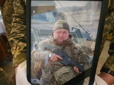 У Полтаві попрощалися із двома солдатами, які полягли, захищаючи Україну У Полтаві попрощалися із двома солдатами, які полягли, захищаючи Україну
