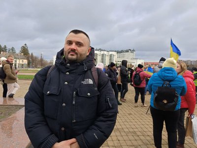 "800 мільйонів на військо": у Луцьку відбувся марш протесту. Що вимагали люди "800 мільйонів на військо": у Луцьку відбувся марш протесту. Що вимагали люди