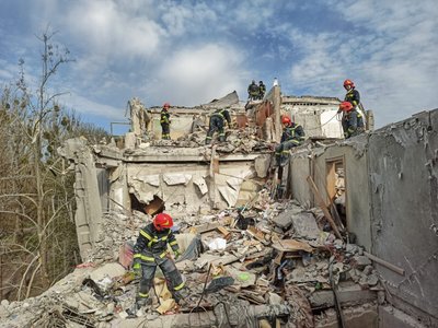 У Слов'янську станом на 16 квітня тривають рятувальні роботи: Що відомо У Слов'янську станом на 16 квітня тривають рятувальні роботи: Що відомо