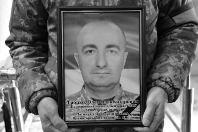 У Луцьку попрощалися з полеглими на Донеччині Ігорем Кунашиком і Олегом Троцюком У Луцьку попрощалися з полеглими на Донеччині Ігорем Кунашиком і Олегом Троцюком