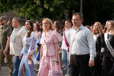 "Марш подяки": фоторепортаж з ходи випускників у Черкасах "Марш подяки": фоторепортаж з ходи випускників у Черкасах
