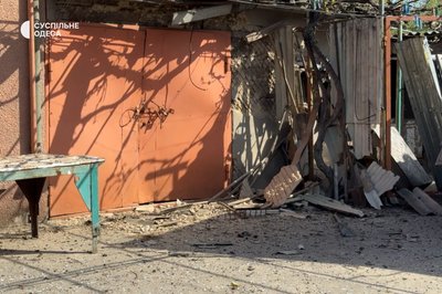 "Все, що ми роками наживали — згоріло": наслідки нічної дронової атаки РФ на Чорноморську громаду "Все, що ми роками наживали — згоріло": наслідки нічної дронової атаки РФ на Чорноморську громаду