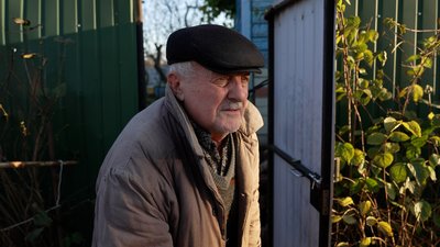 "Сидів читав книгу, і... секунда — усе розсипалось": що розповіли про вибухи у Чернігові місцеві жителі "Сидів читав книгу, і... секунда — усе розсипалось": що розповіли про вибухи у Чернігові місцеві жителі