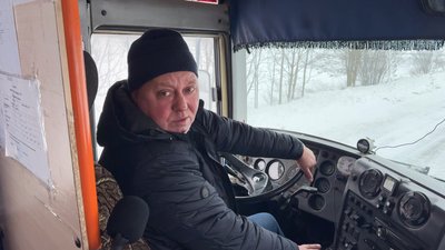 Володимир кермує рейсовим автобусом Хмельницький — Колибань Володимир кермує рейсовим автобусом Хмельницький — Колибань