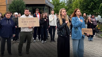 У Полтаві відкрили інформаційну табличку з QR-кодом Герою України Юліану Матвійчуку У Полтаві відкрили інформаційну табличку з QR-кодом Герою України Юліану Матвійчуку