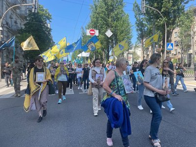 Хода родичів захисників Азовсталі у Києві 20 травня Хода родичів захисників Азовсталі у Києві 20 травня