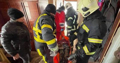 З-під уламків дістали жінку: у селі на Черкащині обвалилася стеля в будинку З-під уламків дістали жінку: у селі на Черкащині обвалилася стеля в будинку
