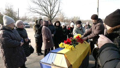 Сім місяців вважався зниклим безвісти. У Кропивницькому попрощалися з Максимом Давідовичем Сім місяців вважався зниклим безвісти. У Кропивницькому попрощалися з Максимом Давідовичем
