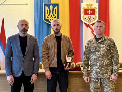 У громаді на Вінниччині родинам полеглих захисників передали державні нагороди У громаді на Вінниччині родинам полеглих захисників передали державні нагороди
