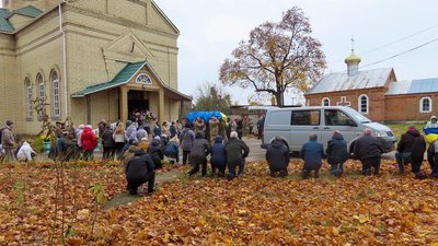 Прощання з військовими на Чернігівщині 24 жовтня 2025 року: поховали двох захисників Прощання з військовими на Чернігівщині 24 жовтня 2025 року: поховали двох захисників