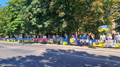 «Віримо, що дочекаємося»: у Черкасах відбулася акція «Не мовчи — полон вбиває» «Віримо, що дочекаємося»: у Черкасах відбулася акція «Не мовчи — полон вбиває»