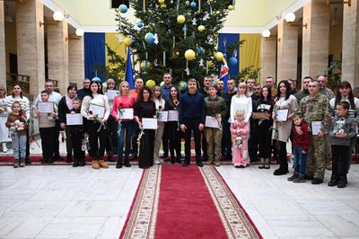 Родити ветеранів війни отримали сертифікати на житло на Закарпатті Родити ветеранів війни отримали сертифікати на житло на Закарпатті