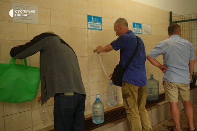 "Набираю одразу 20 літрів": як Чорноморськ живе без централізованого водопостачання після атаки РФ "Набираю одразу 20 літрів": як Чорноморськ живе без централізованого водопостачання після атаки РФ