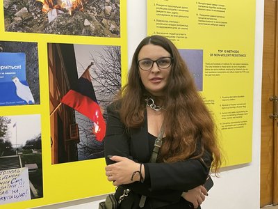У Дніпрі відкрилася виставка про ненасильницький супротив російській окупації У Дніпрі відкрилася виставка про ненасильницький супротив російській окупації