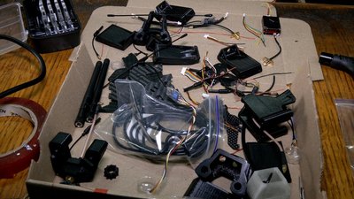 Ветеран з Вінниччини разом зі школярами виготовляє дрони для військових Ветеран з Вінниччини разом зі школярами виготовляє дрони для військових