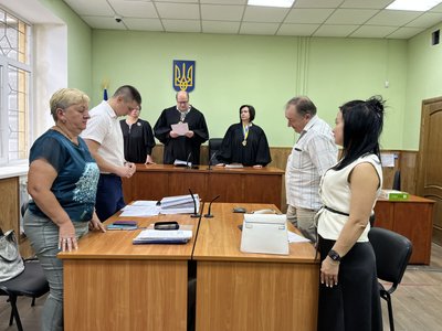 У Зарічному суді в Сумах слухають справу трьох чоловіків, обвинувачених у державній зраді