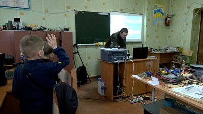 Програмування та робототехніка: ветеран російсько-української війни проводить заняття на Вінниччині Програмування та робототехніка: ветеран російсько-української війни проводить заняття на Вінниччині