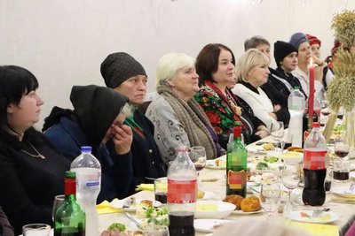 В громаді Житомирщини для родин загиблих захисників влаштували різдвяний святковий обід В громаді Житомирщини для родин загиблих захисників влаштували різдвяний святковий обід