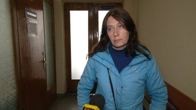 Дівчину, яка застрелила свого батька в одній із багатоповерхівок Чернігова, позбавили волі на 5,5 років Дівчину, яка застрелила свого батька в одній із багатоповерхівок Чернігова, позбавили волі на 5,5 років