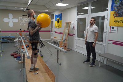 "Ми підірвалися на керованій міні": як проходить реабілітацію військовослужбовець із Дніпра Сергій