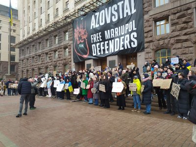 "Бруківка не стріляє!": у центрі Києва влаштували мітинг на підтримку армії