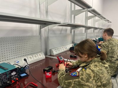 Центр "Оператор дистанційно керованих апаратів", відкрили центр, навчають керувати дронами, Збараж, Тернопільщина, січень 2025