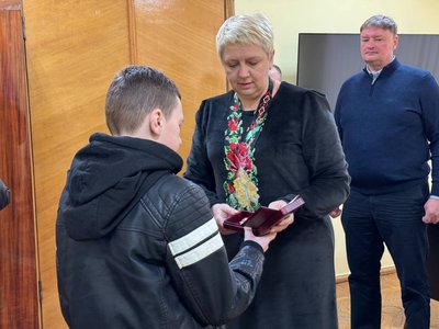 Захисників з Хмельниччини відзначили орденами “За мужність” III ступеня (посмертно) Захисників з Хмельниччини відзначили орденами “За мужність” III ступеня (посмертно)