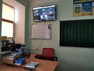 Уроки в форматі онлайн без електрики: як в житомирському ліцеї проводять заняття під час відключень світла Уроки в форматі онлайн без електрики: як в житомирському ліцеї проводять заняття під час відключень світла