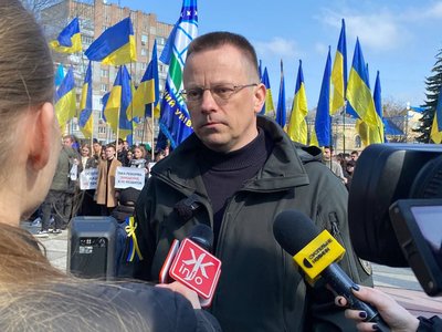 Протест студентів у Житомирі: студенти Поліського університету збираються на пікет у Київ Протест студентів у Житомирі: студенти Поліського університету збираються на пікет у Київ