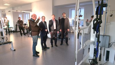 Посол Великої Британії відвідав Рівненський обласний госпіталь ветеранів війни Посол Великої Британії відвідав Рівненський обласний госпіталь ветеранів війни