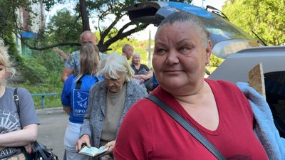 “Усе в сажі, доведеться викинути”. Атака дрона на багатоповерхівку в Краматорську: як жителі оговтуються після обстрілу