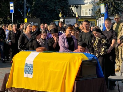 У Рівному попрощались з військовим Сергієм Малухіним У Рівному попрощались з військовим Сергієм Малухіним