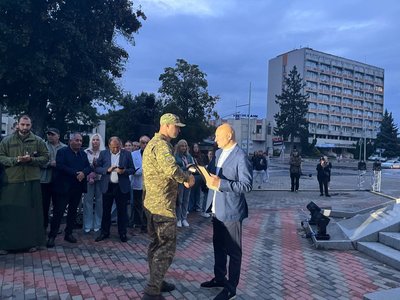 У Черкасах до Дня Незалежності підсвітили меморіали на площі Слави У Черкасах до Дня Незалежності підсвітили меморіали на площі Слави