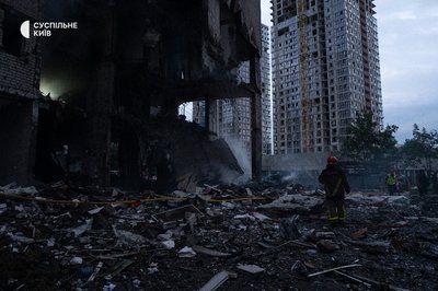 Росія вдарила ракетами по Києву: є загиблі та поранені Росія вдарила ракетами по Києву: є загиблі та поранені