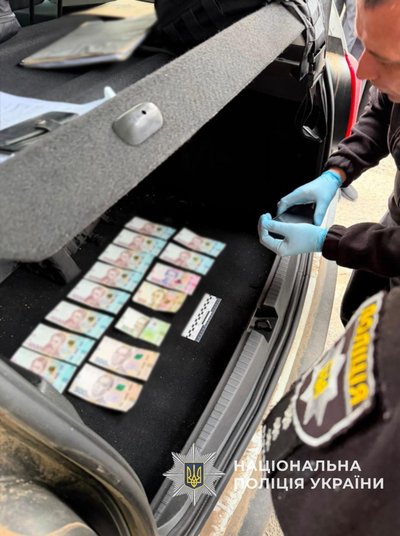 На Одещині чоловіка підозрюють в організації незаконного переправлення через кордон за 5 тисяч доларів