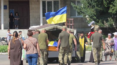 На Чернігівщині 15 липня поховали шестеро захисників України На Чернігівщині 15 липня поховали шестеро захисників України