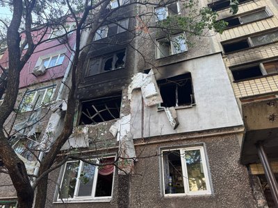 Війська РФ вдарили по Кам'янському, є поранені: що відбувається на місці події Війська РФ вдарили по Кам'янському, є поранені: що відбувається на місці події
