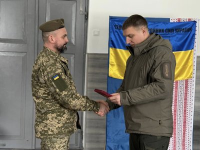 Захисникам бригади з Вінниччини передали державні нагороди Захисникам бригади з Вінниччини передали державні нагороди