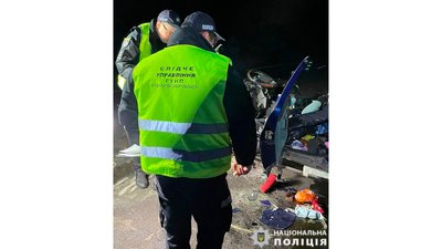 Водій легковика їхав позаду вантажівки: що відомо про загибель сім'ї з двома дітьми в ДТП на Чернігівщині Водій легковика їхав позаду вантажівки: що відомо про загибель сім'ї з двома дітьми в ДТП на Чернігівщині